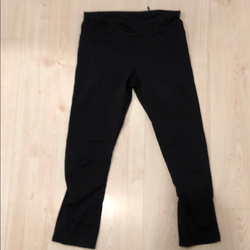 Lululemon black crop size 4